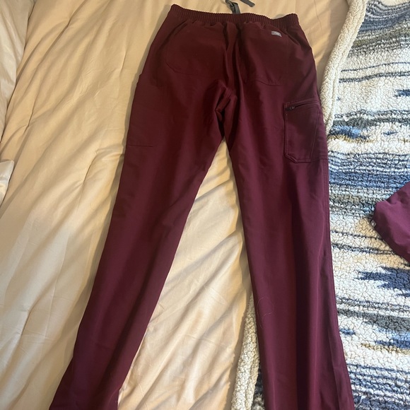 Burgundy Figs Scrub Pants and Top Set - Picture 4 of 5